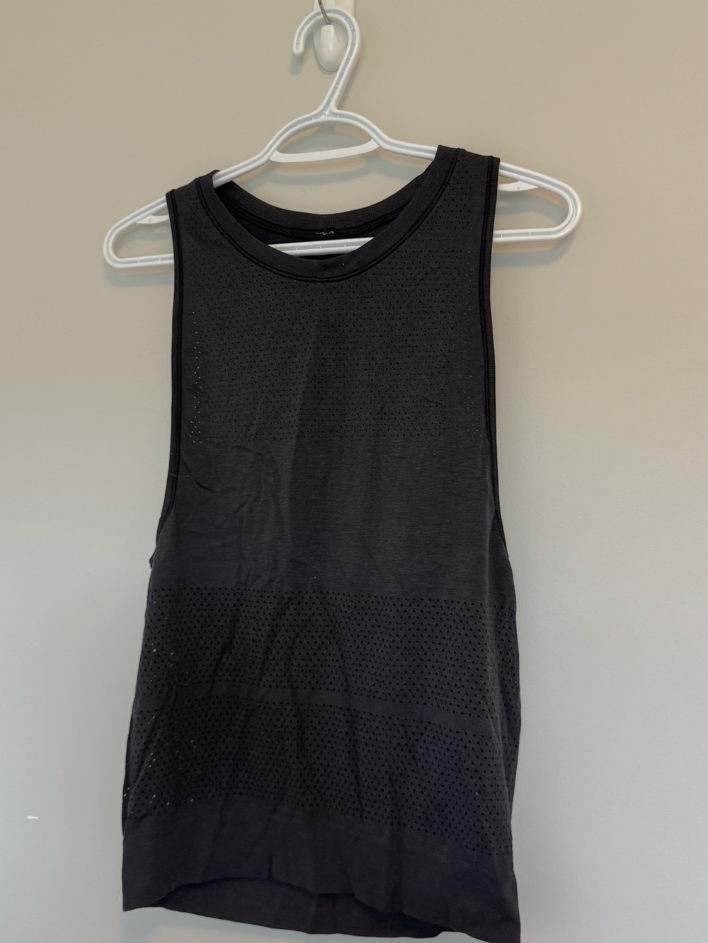 Lululemon Breeze By Muscle Tank II
Black / Black
